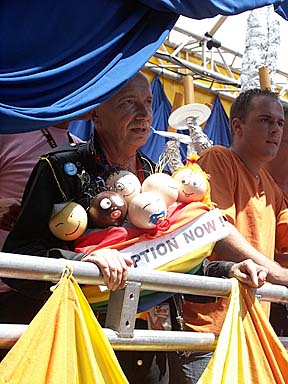 Aufnahme vom Christopher Street Day (CSD) 2002 in Berlin