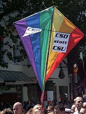 Aufnahme vom Christopher Street Day (CSD) 2002 in Berlin