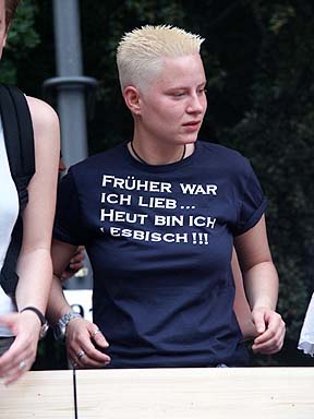 Aufnahme vom Christopher Street Day (CSD) 2002 in Berlin