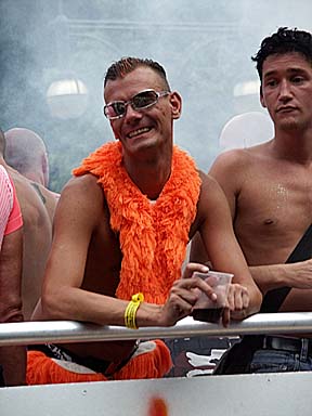 Aufnahme vom Christopher Street Day (CSD) 2002 in Berlin