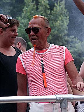 Aufnahme vom Christopher Street Day (CSD) 2002 in Berlin