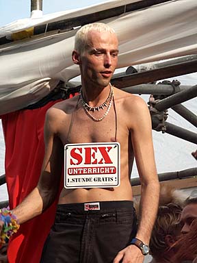 Aufnahme vom Christopher Street Day (CSD) 2002 in Berlin